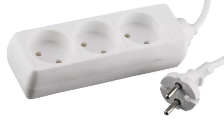 Удлинитель СВЕТОЗАР электрический: 3 гнезда, евророзетка, макс.мощность1500Вт, сеч. провода 0,75 кв.мм, 2м SV-55031-2 купить в Муравленко