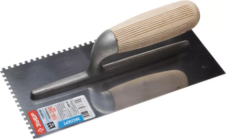 Гладилка нержавеющая ЗУБР &quot;ПРОФЕССИОНАЛ&quot; с деревянной ручкой, зубчатая, 4х4мм, 130х280мм 0806-04_z01 купить в Муравленко