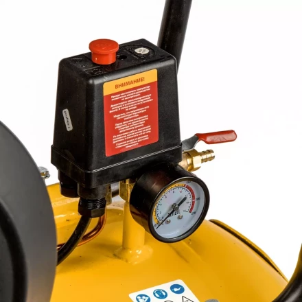 Компрессор масляный Denzel DR5500/200 ременный 58084 купить в Муравленко