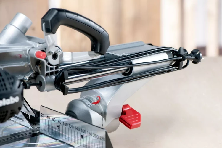 Пила торцовочная KGS 216 M 619260000 METABO купить в Муравленко