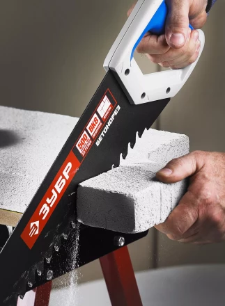 Ножовка по пенобетону (пила) ЗУБР БЕТОНОРЕЗ 700 мм, шаг 20 мм, 32 твердосплавных резца, твердосплавные напайки на каждом зубе, тефлоновое покрытие 15157-70 купить в Муравленко