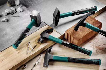 Молоток каменщика с фиберглассовой рукояткой 20192 купить в Муравленко