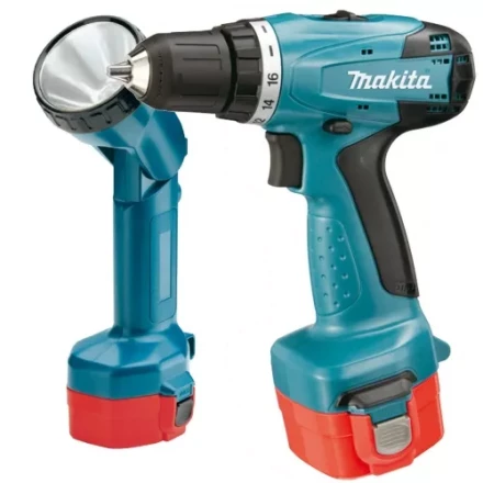 Аккумуляторная дрель-шуруповерт Makita 6271DWPLE +фонарь купить в Муравленко