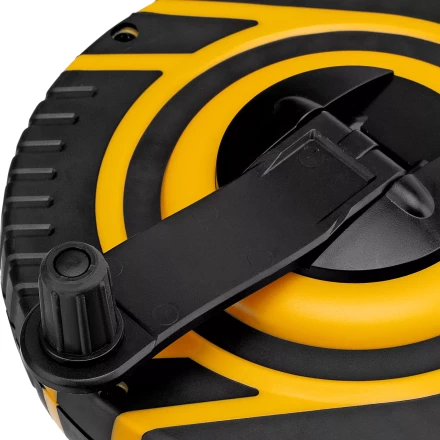 Рулетка геодезическая Denzel 20 м х 15 мм, закрытый корпус, фиберглассовая лента, 31290 купить в Муравленко