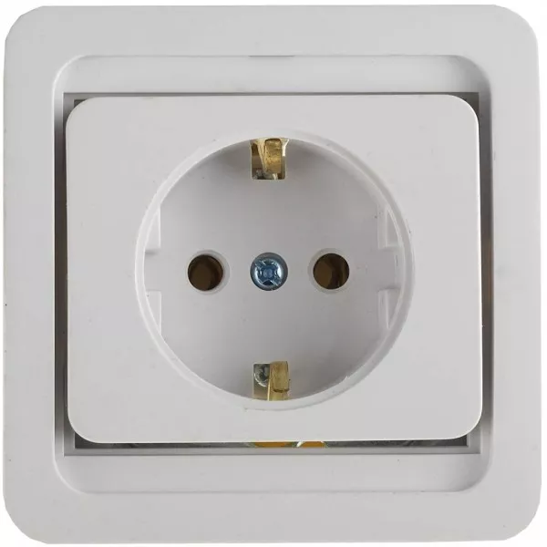 Розетка СВЕТОЗАР "ГАММА" одинарная, с заземлением, цвет белый, 16А/~250В SV-54105-W купить в Муравленко