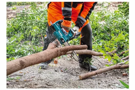 Аккумуляторная цепная пила 40v,  шина 35см Makita UC004GM101 (1х АКБ 4Ач, ЗУ) купить в Муравленко