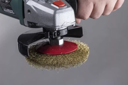 Кордщетка HAMMER тарелка 125мм для УШМ гофрированная латунированная сталь (207-108) купить в Муравленко