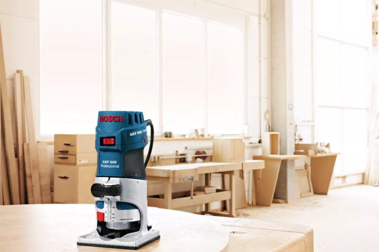 Фрезер кромочный Bosch GKF 600 0.601.60A.100 в кейсе купить в Муравленко