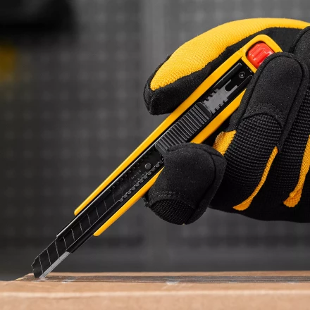 Нож Denzel, 9 мм, сменное лезвие, SK4, алюминиевый корпус, торцевой зажим, 78901 купить в Муравленко