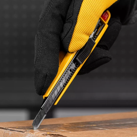 Нож Denzel, 9 мм, сменное лезвие, SK4, алюминиевый корпус, торцевой зажим, 78901 купить в Муравленко