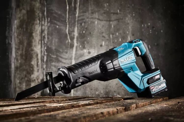 Аккумуляторная сабельная пила Makita XGT JR001GM201 купить в Муравленко