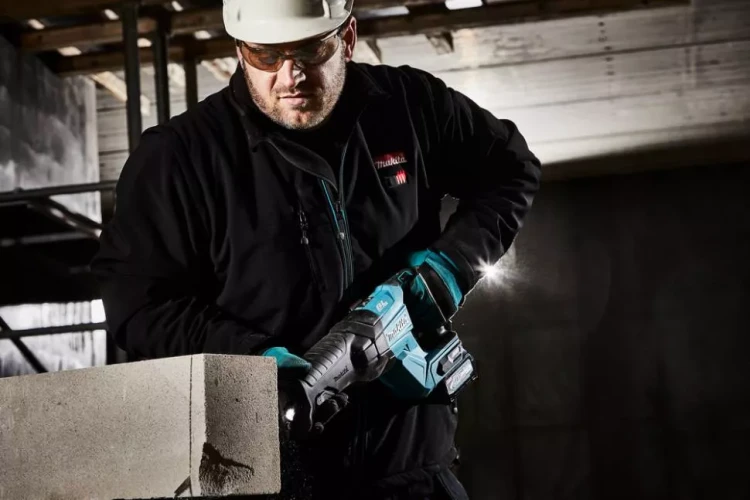 Аккумуляторная сабельная пила Makita XGT JR001GM201 купить в Муравленко