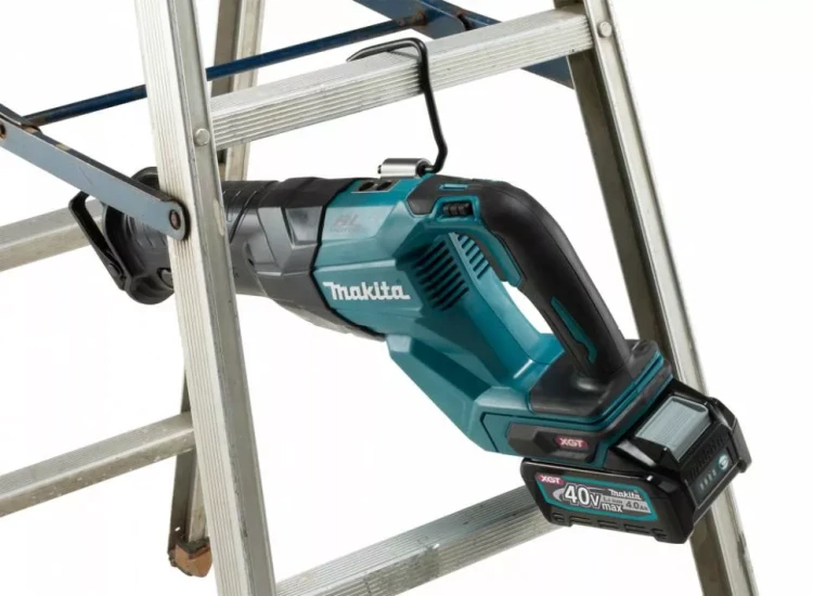 Аккумуляторная сабельная пила Makita XGT JR001GM201 купить в Муравленко