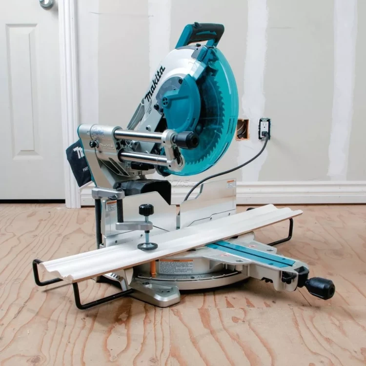 Пила торцовочная Makita LS1219L купить в Муравленко