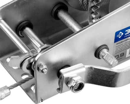 Лебедка ручная барабанная ЗУБР &quot;ПРОФЕССИОНАЛ&quot;, тяговая, тросовая, 0.9 т, 8 м 43113-0.9_z01 купить в Муравленко