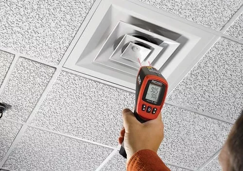 Бесконтактный инфракрасный термометр micro IR-200  36798 купить в Муравленко
