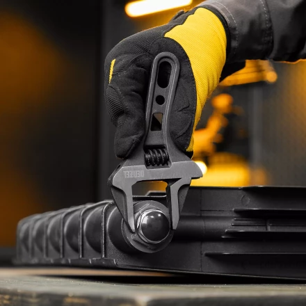 Ключ разводной 155 мм Denzel 15753, CrV, кованый, укороченная рукоятка купить в Муравленко