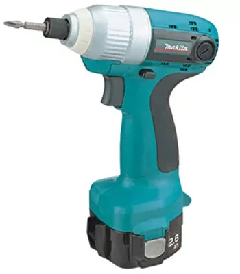 Аккумуляторный ударный шуруповёрт Makita 6980FDWAE купить в Муравленко