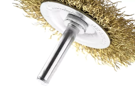 Кордщетка HAMMER плоская 63мм для дрели гофрированная латунированная сталь (207-206) купить в Муравленко