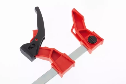 Струбцина реечная быстрозажимная усиленная пластиковый корпус рычажно-храповой механизм 800 х 100 х 951 мм штанга 5 х 22 мм Matrix 20730 купить в Муравленко