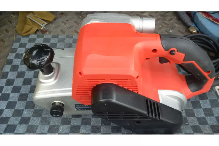 Ленточная шлифмашина Makita M9400 купить в Муравленко