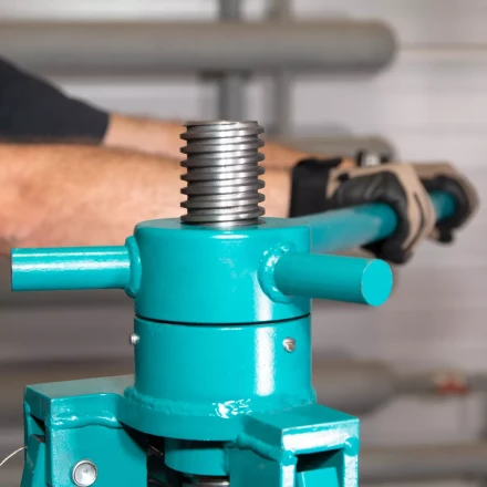 Домкрат кабельный винтовой КВТ ДКВ-6С (84849) купить в Муравленко