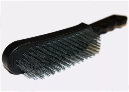 Щетка 5-рядная металлическая с пластмассовой ручкой  SPARTA 748675 купить в Муравленко