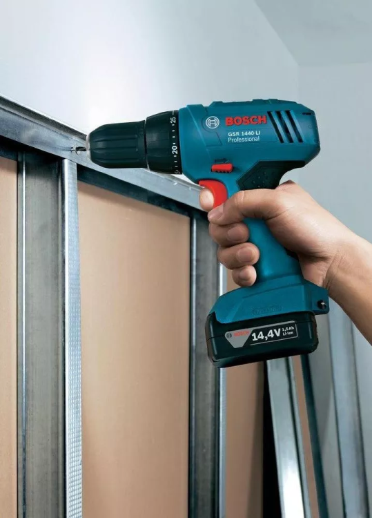 Аккумуляторная дрель-шуруповерт BOSCH GSR 1440-Li купить в Муравленко