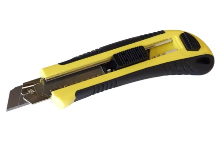 Нож со сменным лезвием 18 мм пластиковый корпус Энкор 9667 9667 купить в Муравленко