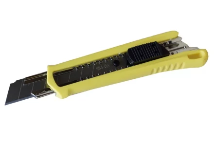 Нож со сменным лезвием 18 мм пластиковый корпус Энкор 9668 9668 купить в Муравленко