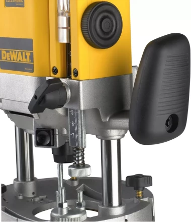 Фрезер DeWalt DW 625E купить в Муравленко