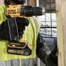 Аккумуляторная дрель-шуруповерт DeWalt DCD 777 S2T купить в Муравленко