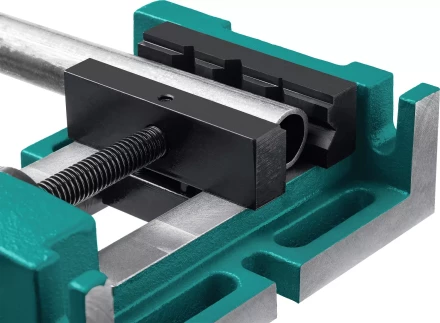 Тиски KRAFTOOL станочные трехсторонние 32716-100 купить в Муравленко