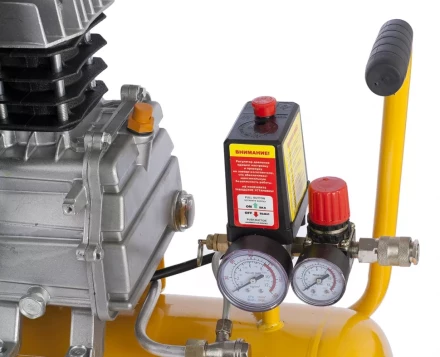 Компрессор пневматический масляный поршневой прямой привод DENZEL 58061 купить в Муравленко