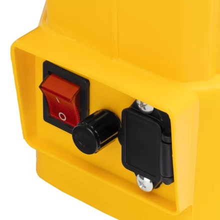 Опрыскиватель ранцевый аккумуляторный Denzel D-12LA, 12 л, 12 В, 8 Ач 64788 купить в Муравленко