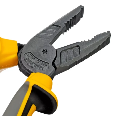 Плоскогубцы комбинированные 180 мм Denzel 17081, трехкомпонентные рукоятки купить в Муравленко