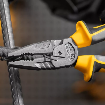 Плоскогубцы комбинированные 205 мм Denzel 17082, трехкомпонентные рукоятки купить в Муравленко