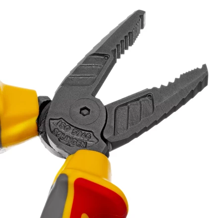 Плоскогубцы комбинированные Denzel 17085, диэлектрические трехкомпонентные рукоятки до 1000 В, 165 мм купить в Муравленко