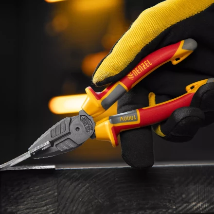 Плоскогубцы комбинированные Denzel 17085, диэлектрические трехкомпонентные рукоятки до 1000 В, 165 мм купить в Муравленко