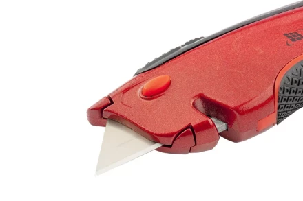 Нож 18мм, выдвижное трапециевидное лезвие, эргономичная двухкомпонентная рукоятка + 3 лезвия MATRIX QUIK BLADE 78925 купить в Муравленко