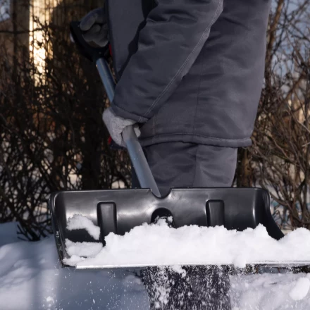 Лопата для уборки снега пластиковая, 470х350х1340 мм, алюминиевый черенок, Россия, Сибртех 61662 купить в Муравленко