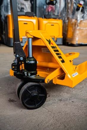 Тележка гидравлическая 2500 кг 1150 мм полиуретановые колеса XILIN DF-III 1005149 купить в Муравленко