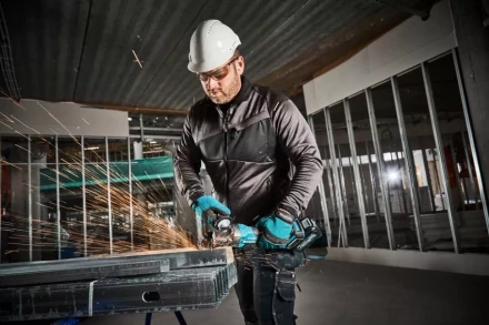 Угловая шлифовальная машина 125мм Makita GA050GZ (40V, без АКБ и ЗУ) купить в Муравленко