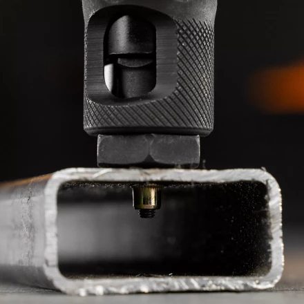 Заклепки резьбовые, стальные, оцинкованные, М3, пластиковый кейс, 200 шт. Denzel 40600 купить в Муравленко