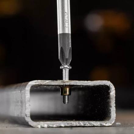 Заклепки резьбовые, стальные, оцинкованные, М3, пластиковый кейс, 200 шт. Denzel 40600 купить в Муравленко