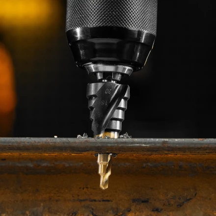 Сверло ступенчатое Denzel 723604, 6-8-10-12-14-16-18-20-22-24-26-28-30мм, Р6М5, 6-гр. хвостовик купить в Муравленко