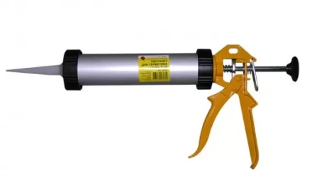 Пистолет для герметика закрытый Энкор 56354 купить в Муравленко