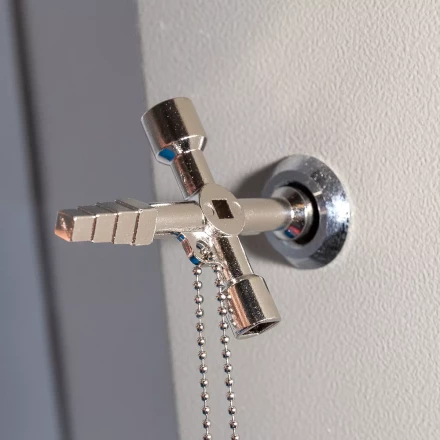 Ключ для электрошкафов КВТ КЭШ-5М с 5 профилями и битой «крест/шлиц» (84624) купить в Муравленко