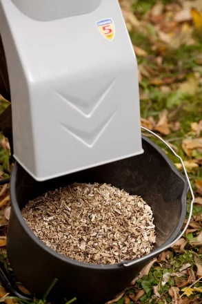 Измельчитель ЗУБР электрический, р/с 40мм, 1600Вт ЗИЭ-40-1600 купить в Муравленко