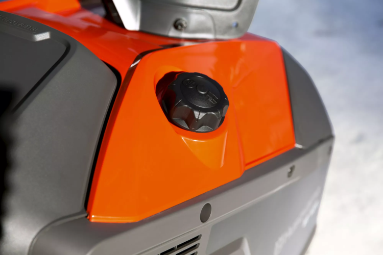 Бензиновый снегоуборщик Husqvarna ST 131 купить в Муравленко